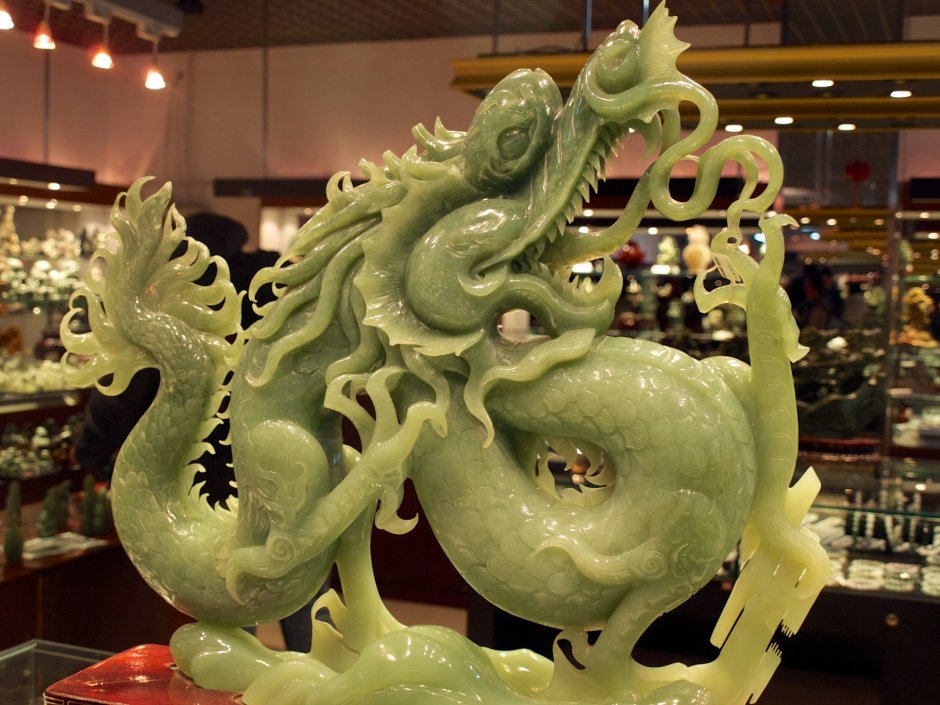 Нефритовые скульптуры древнего Китая дракон
