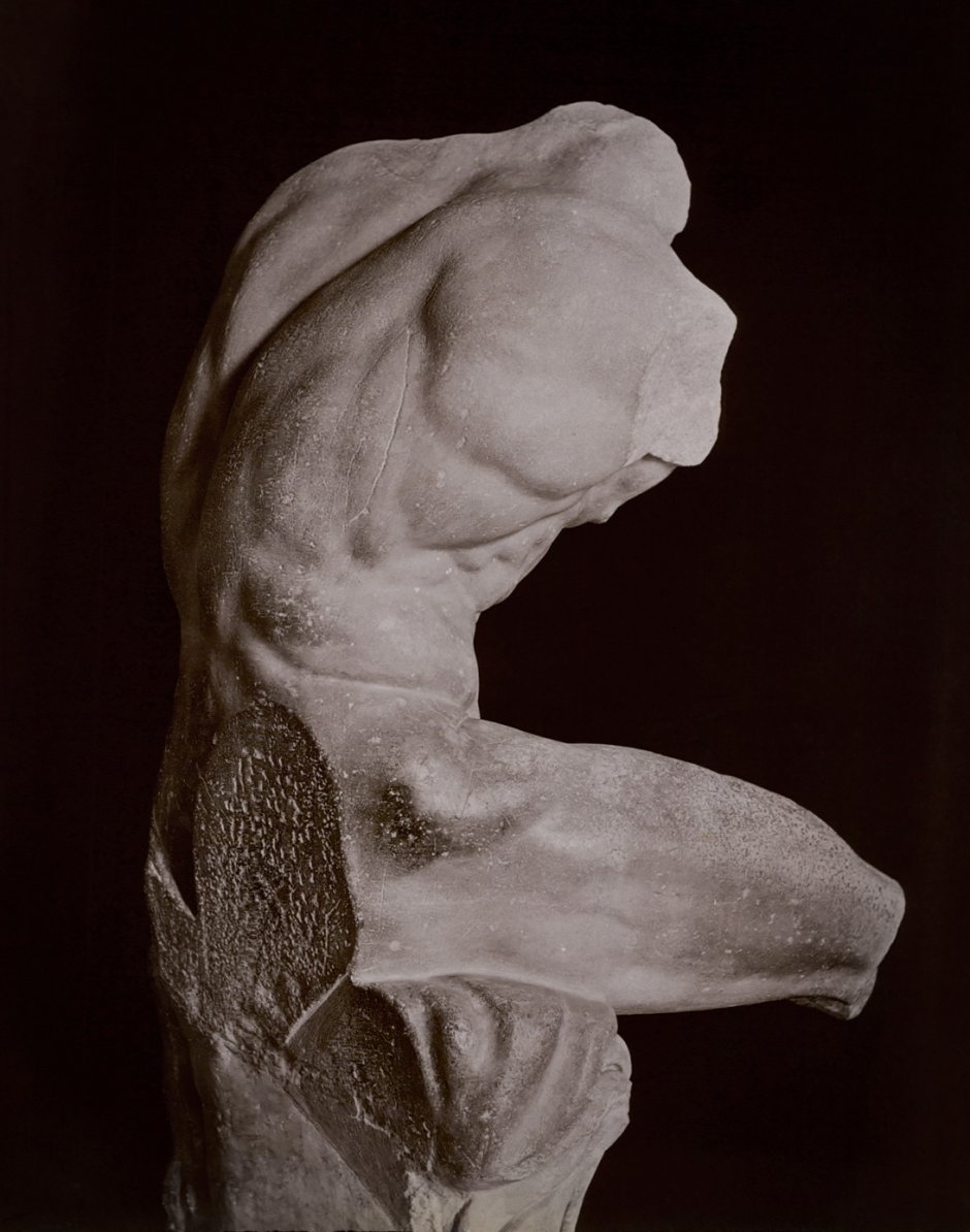 Мужской торс в скульптурах древней Греции
