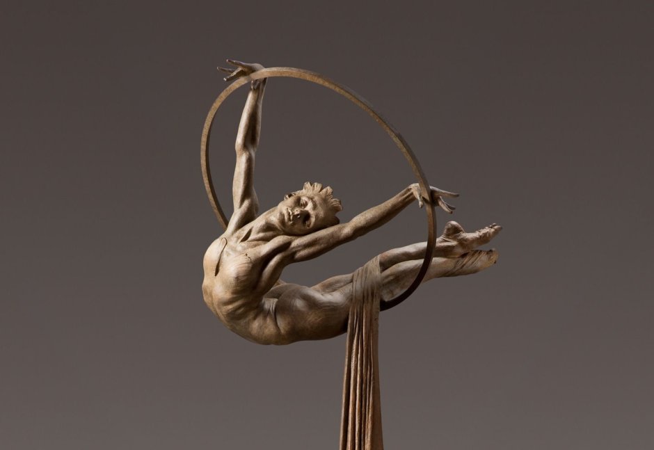 Ричард Макдональд скульптуры воздушные танцовщицы
