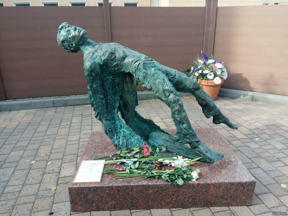 Скульптура Есенина в Москве