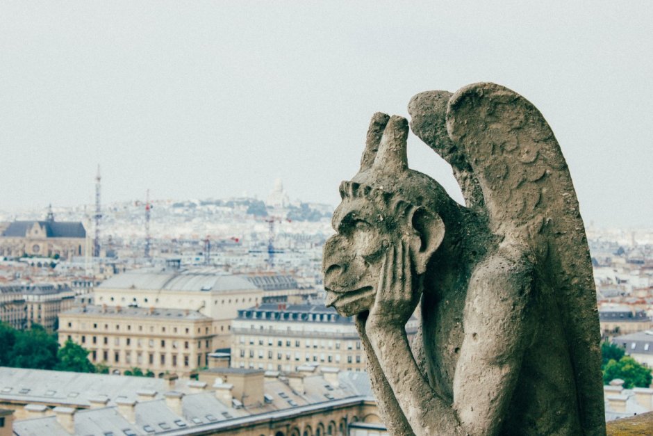 Статуи на зданиях Парижа