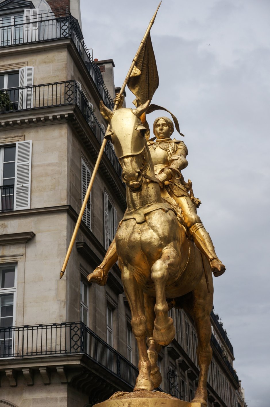 Скульптура Париж монумент