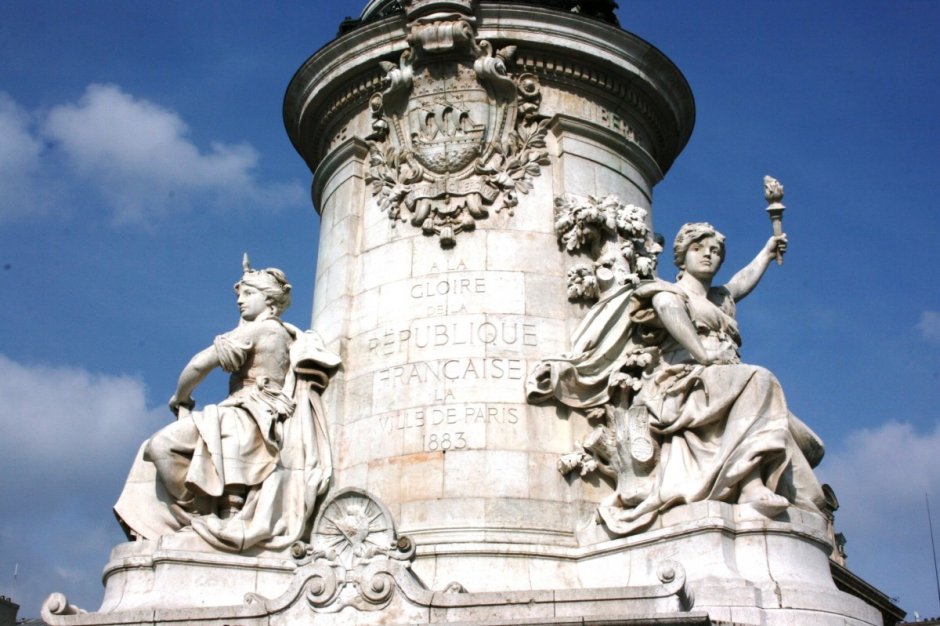 Статуя Республики в Париже
