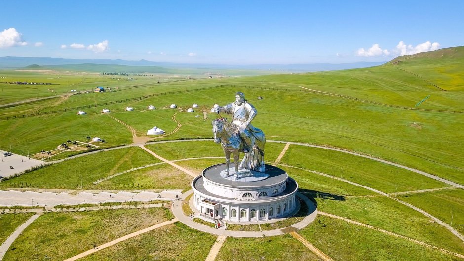 Улаанбаатар Монголия памятник Чингисхану