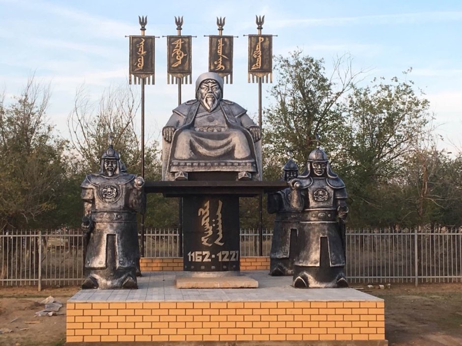 Памятник Чингис Хану в России