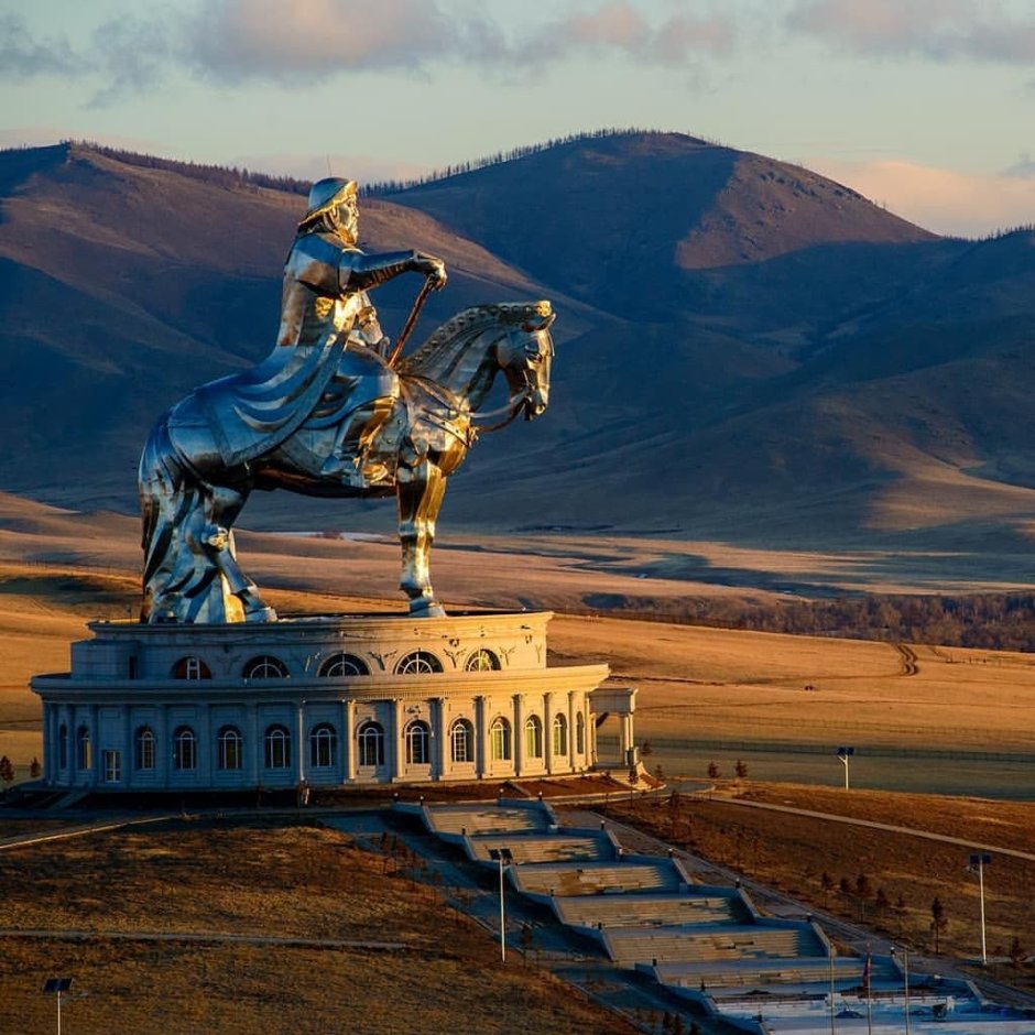 Памятник Чингисхану в Улан-Удэ