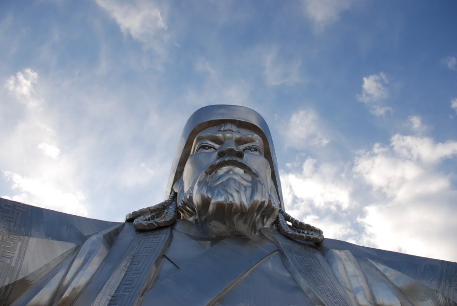Чингисхан памятник в Уфе