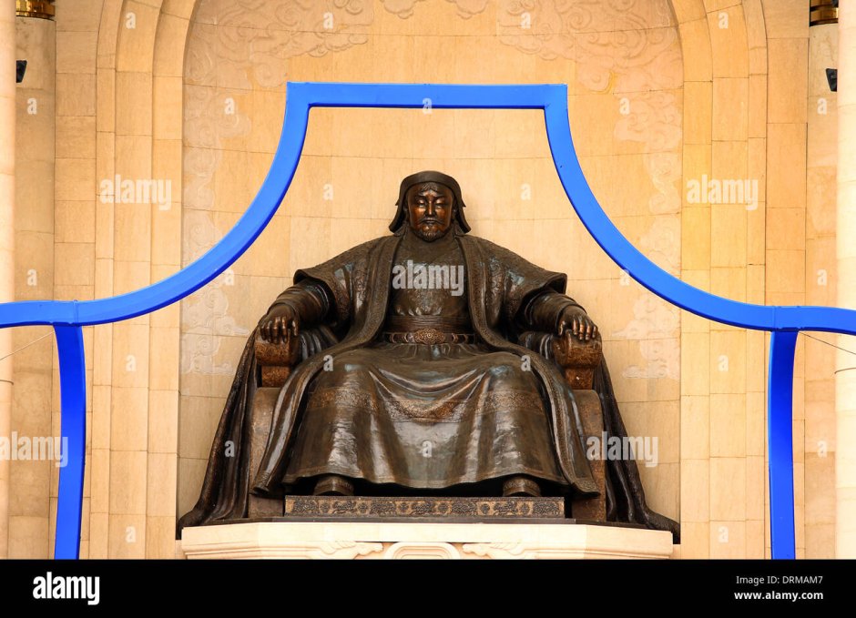 Чингисхан памятник трон