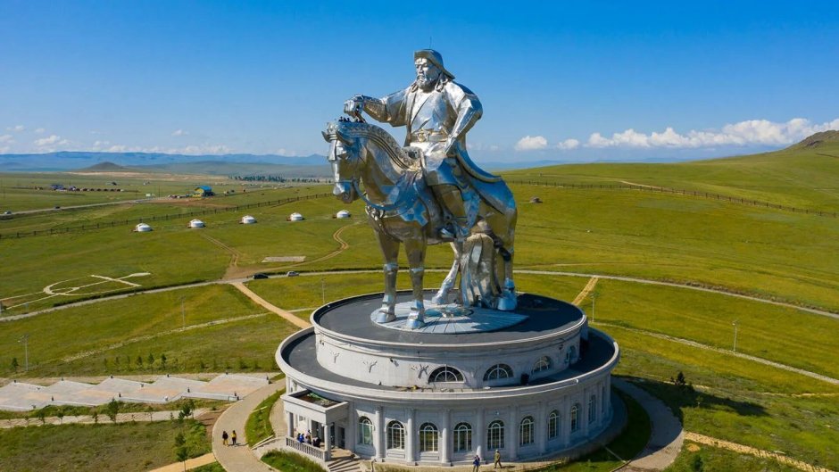 Статуя Чингиз-Хан Монголия