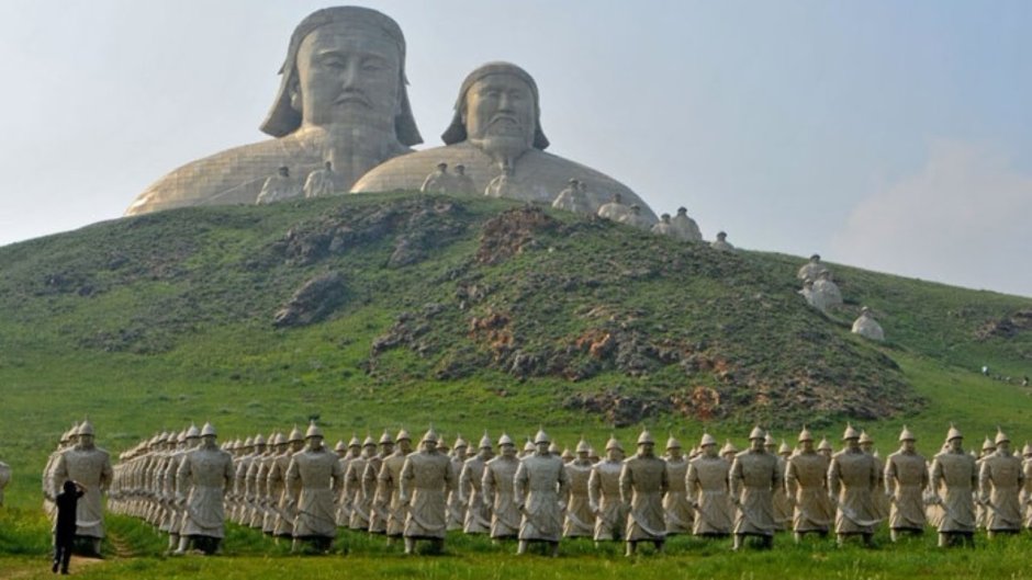 Чингис хаан памятник Китай
