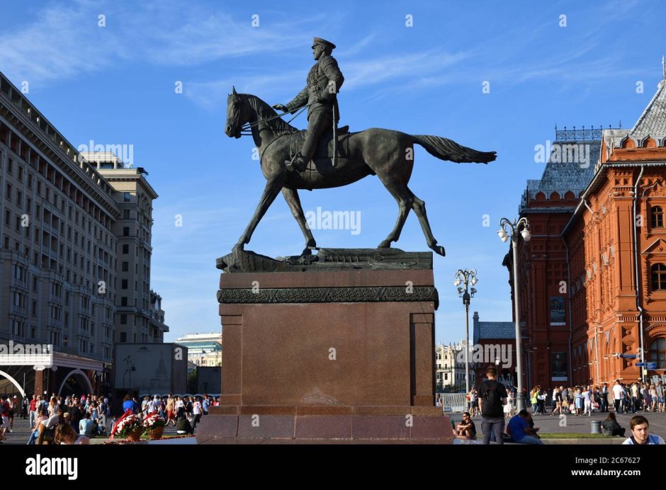 Конный памятник Жукову в Москве