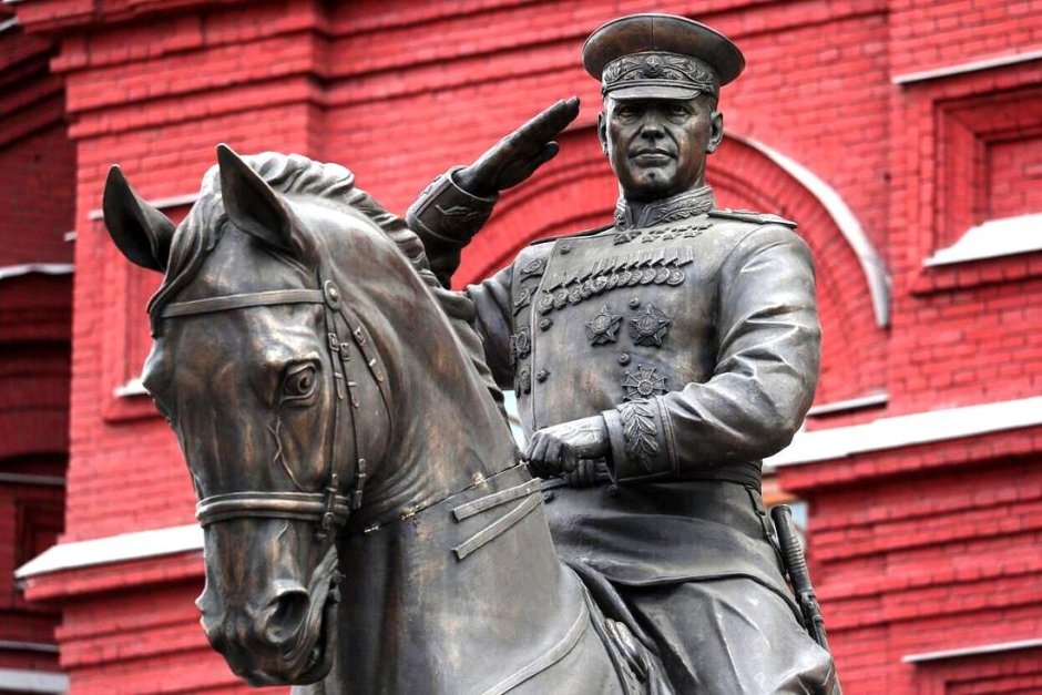 Памятник Мараш л Жуков в Москве