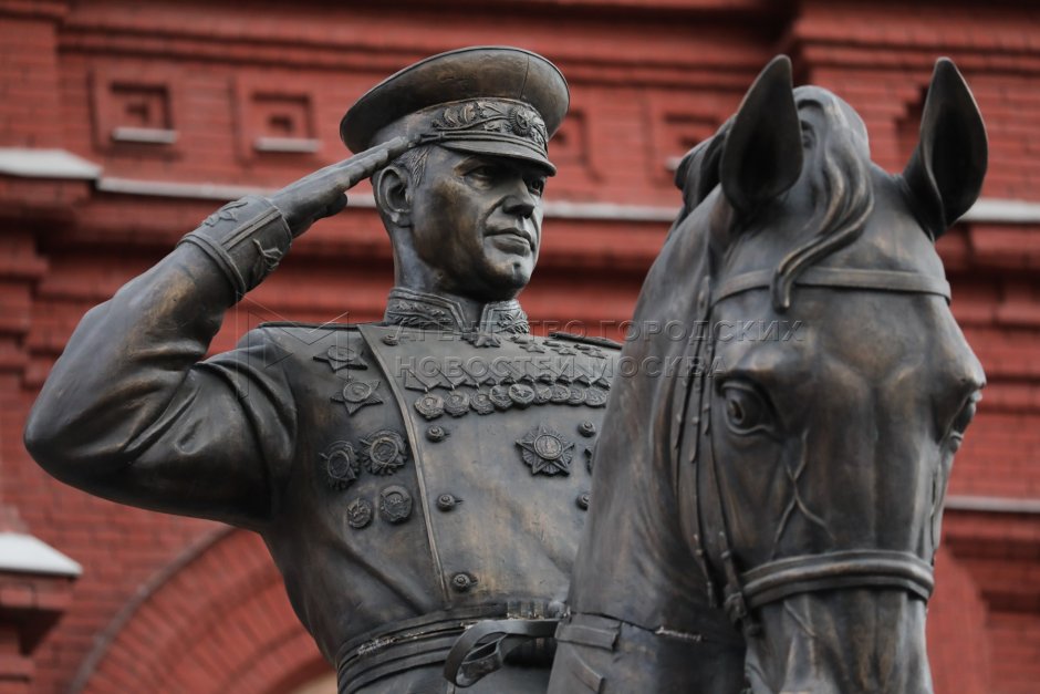Новый памятник Жукову в Москве на красной площади