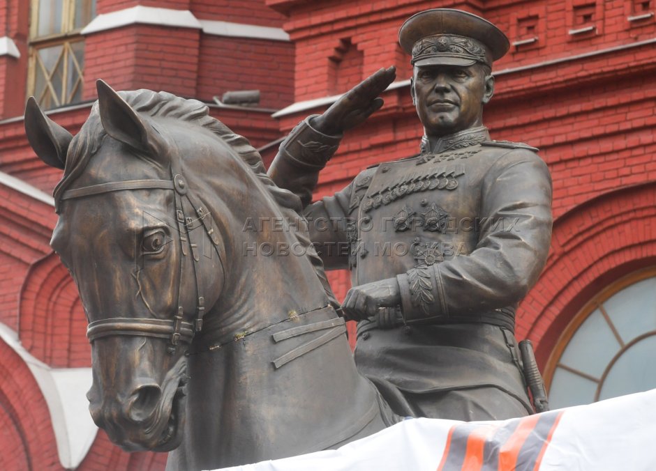 Памятник Жукову в Москве на Манежной площади старый