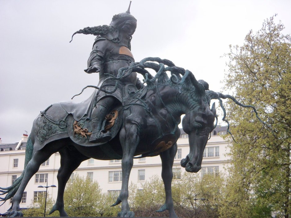 Даши Намдаков скульптура Чингисхана