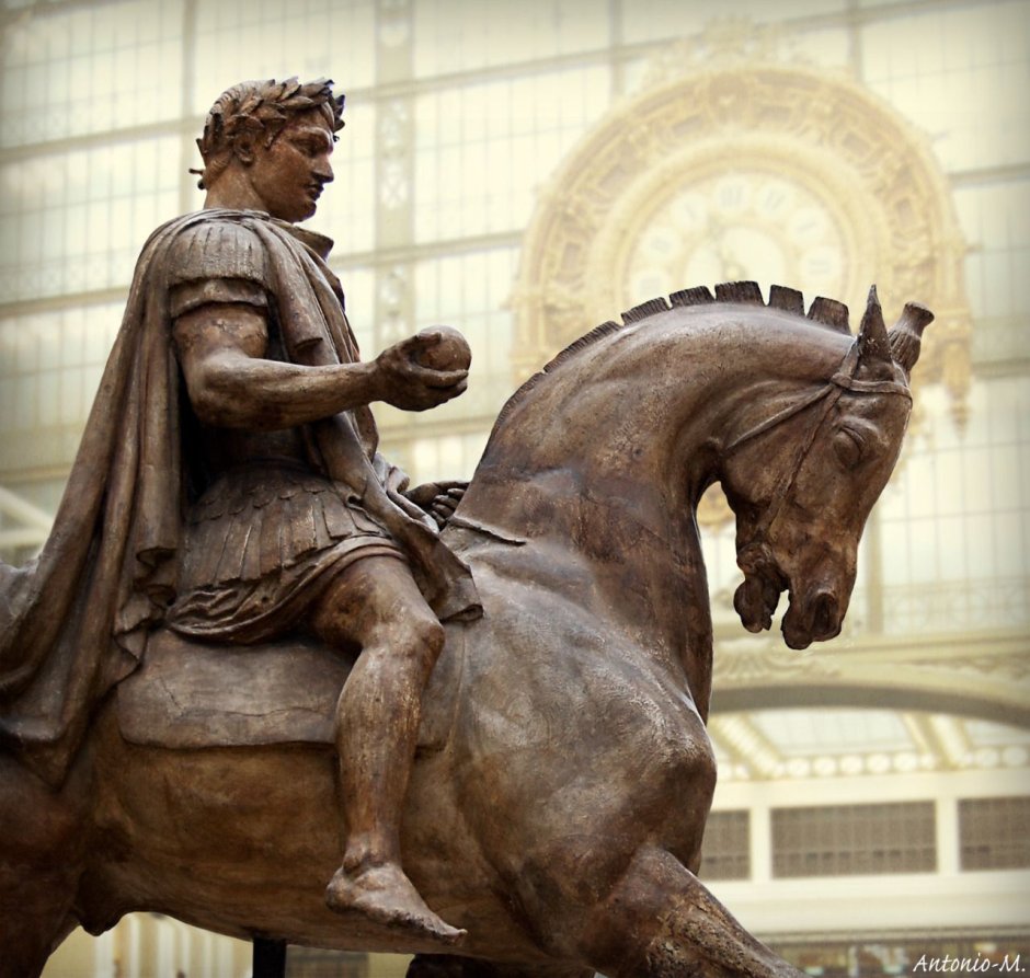 Наполеон Бонапарт скульптура