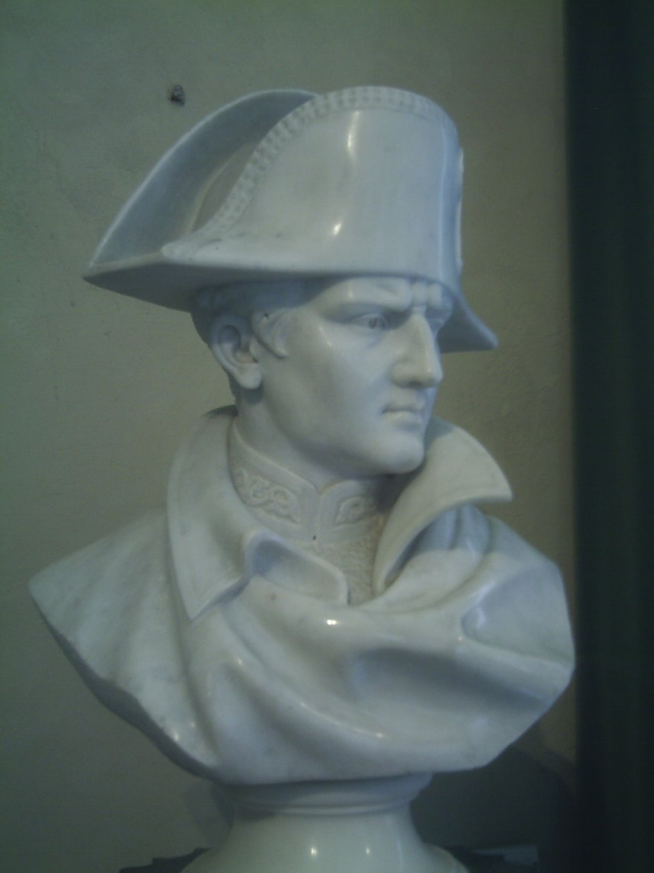 Галерея Брера Милан статуя Наполеона