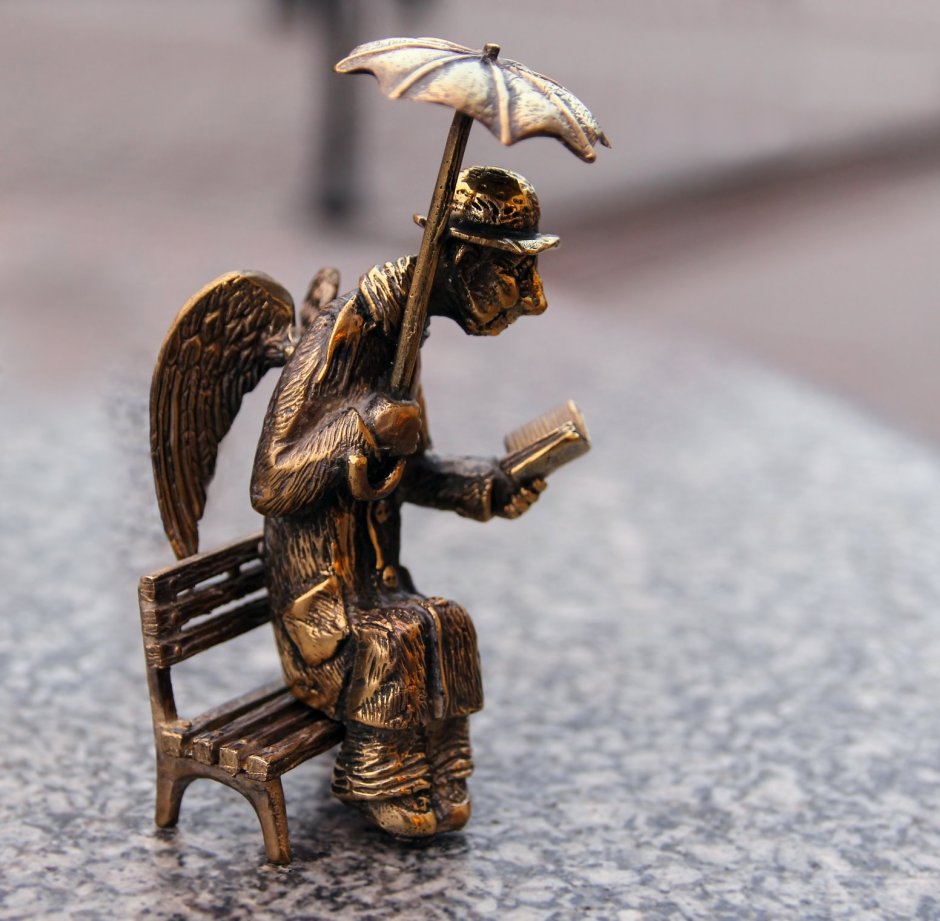 Сувениры Петербург ангел с зонтом