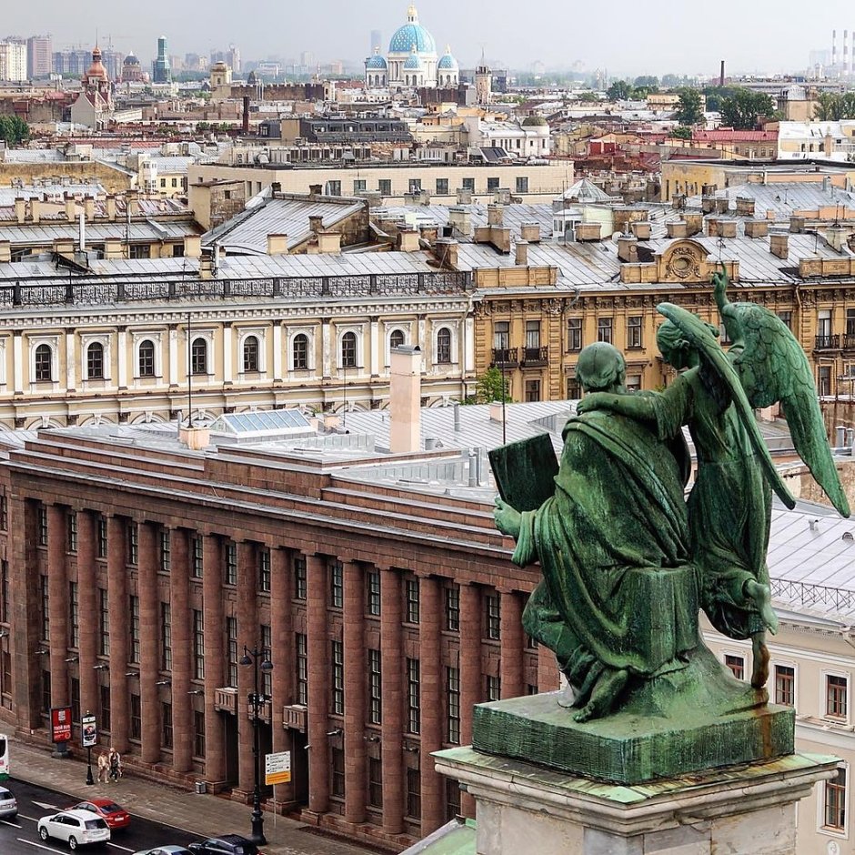 Ангелы Исаакиевского собора в Санкт-Петербурге