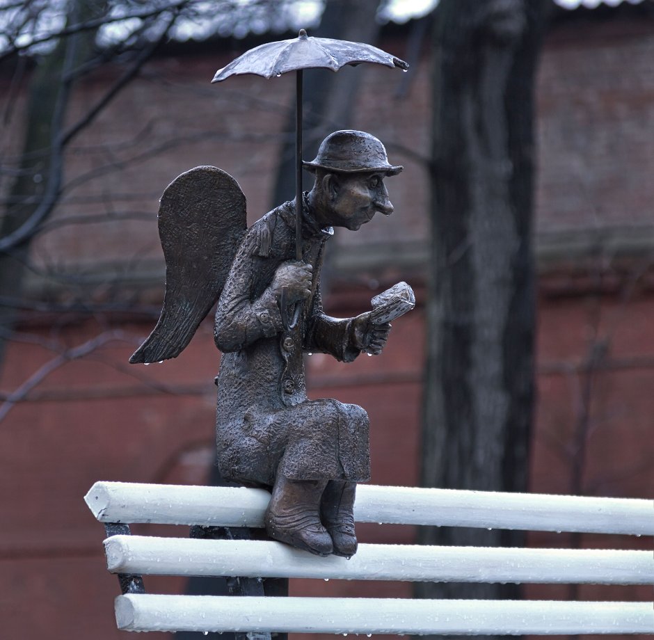 Скульптура ангела в Санкт-Петербурге