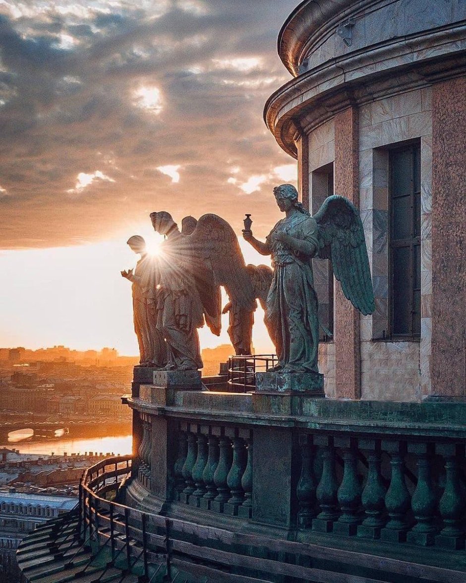 Исаакиевский собор статуи ангелов