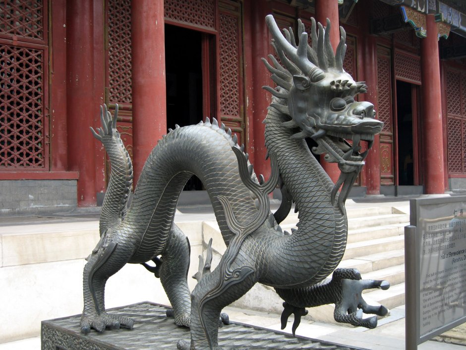 Драконы древнего Китая скульптура