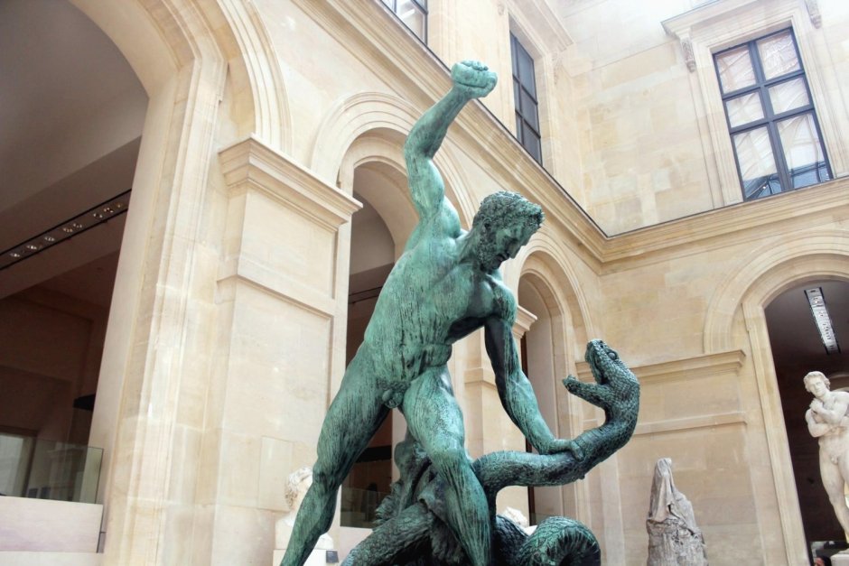 Лувр статуя геркулеса