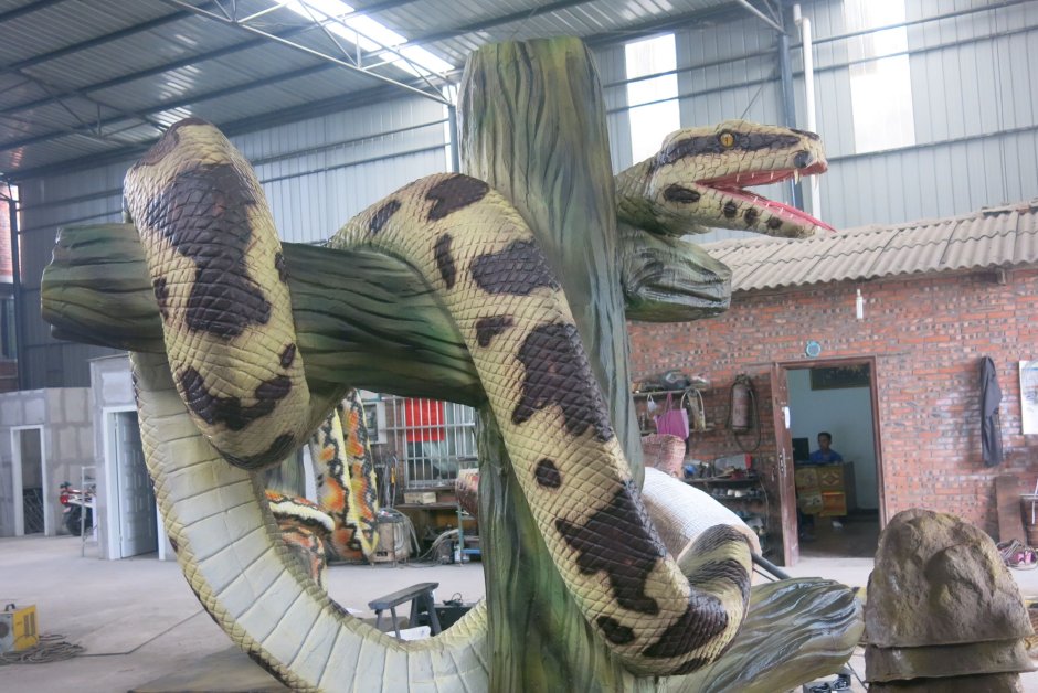АНИМАТРОНИКА змея в парке