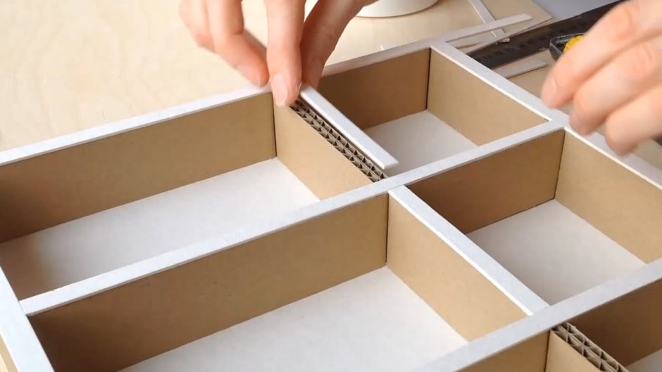 Коробка для хранения вещей из картонной коробки