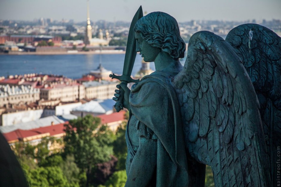 Ангел Александровской колонны Дворцовая площадь