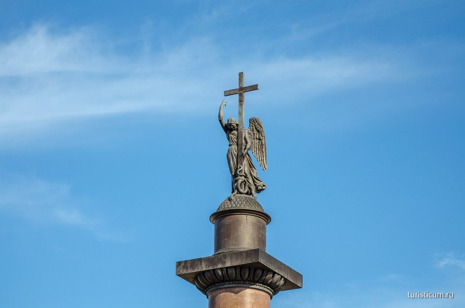 Ангел на Александрийском столпе в Санкт-Петербурге