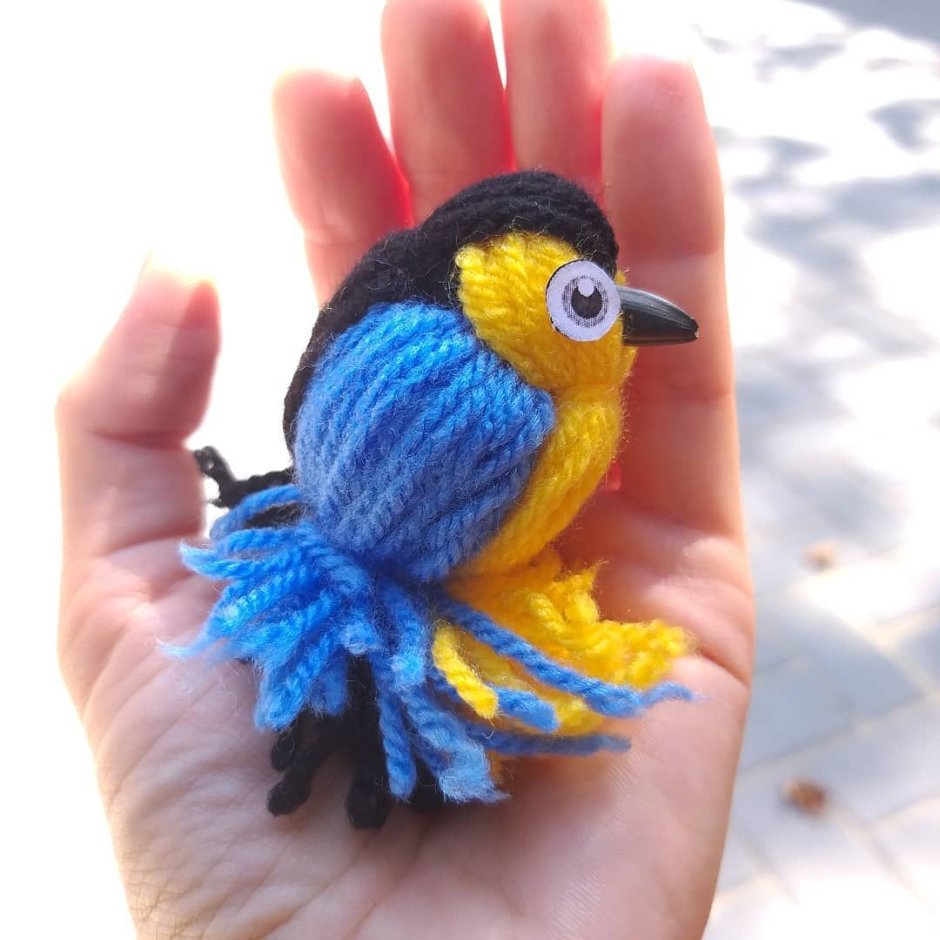 Птица из ниток для вязания