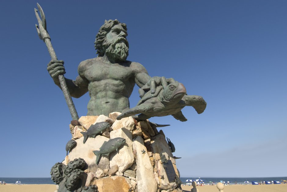 Статуя Нептуна в Испании на пляже
