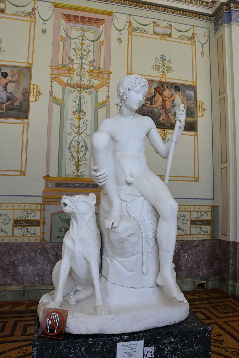 Скульптуры в Эрмитаже Санкт-Петербурга
