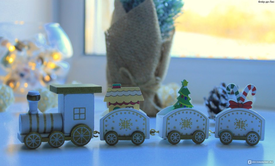 Пряничный поезд Деда Мороза Gingerbread Train