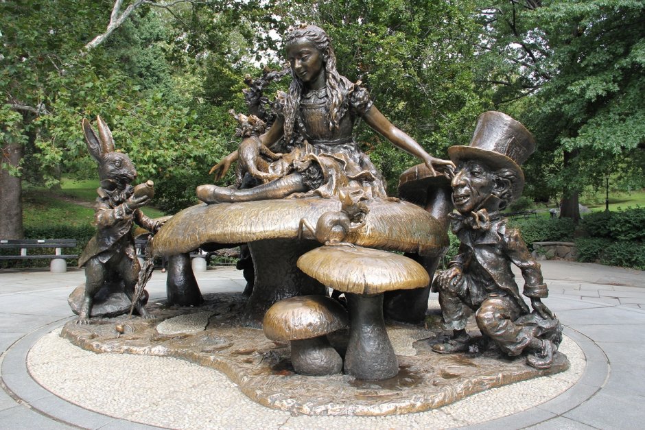 Памятники литературным героям Алиса