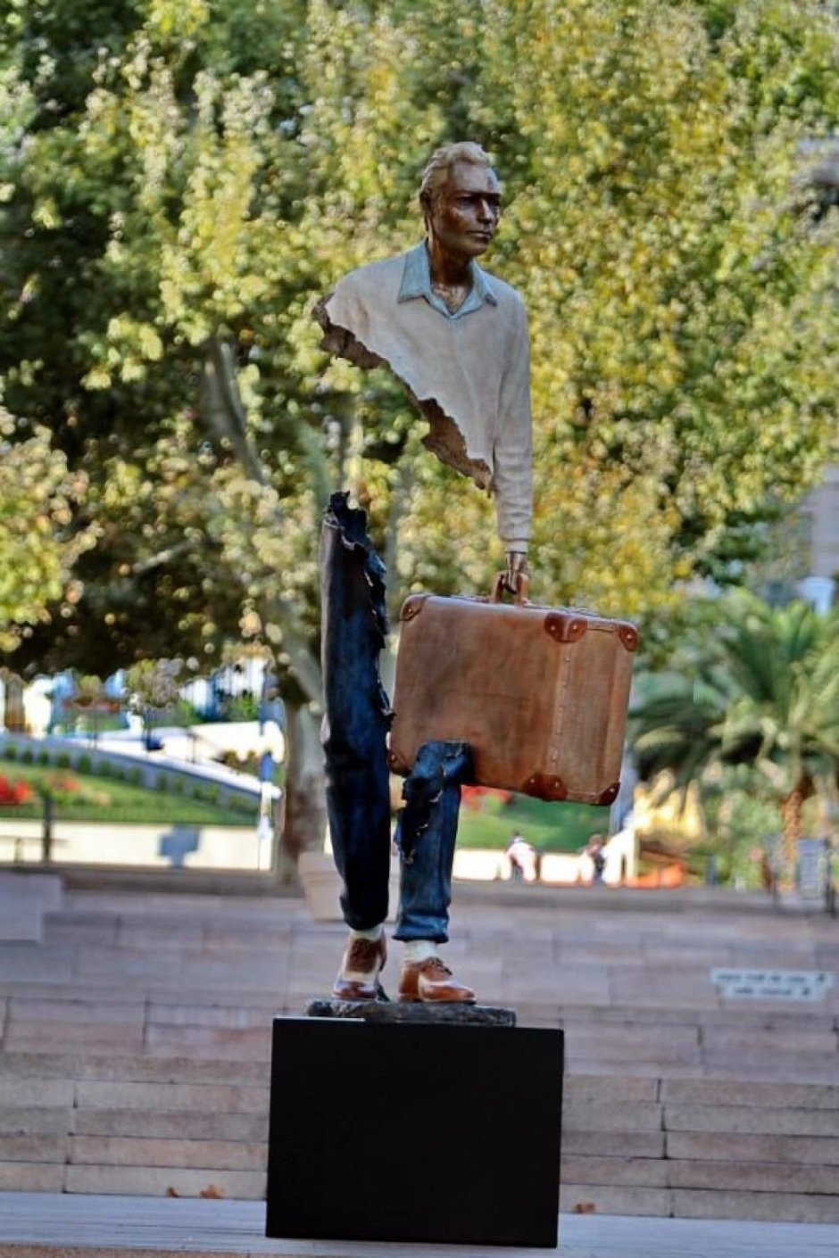 Статуя в Марселе