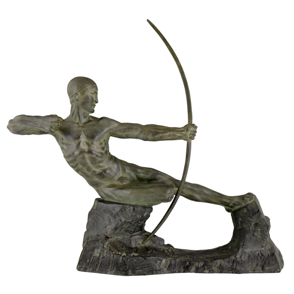 Стрелок из лука скульптура