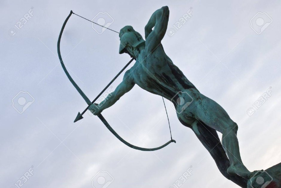 Лучник статуя