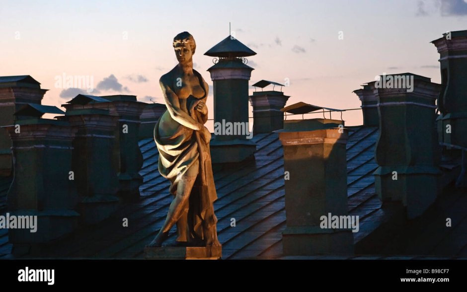 Статуи на крыше Эрмитажа