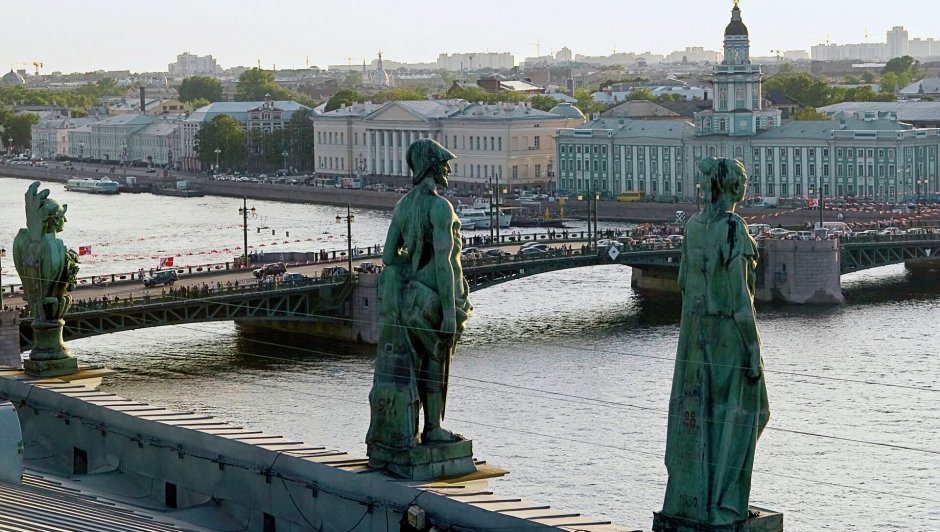 Статуи на крышах Санкт-Петербурга статуи на крышах Санкт-Петербурга