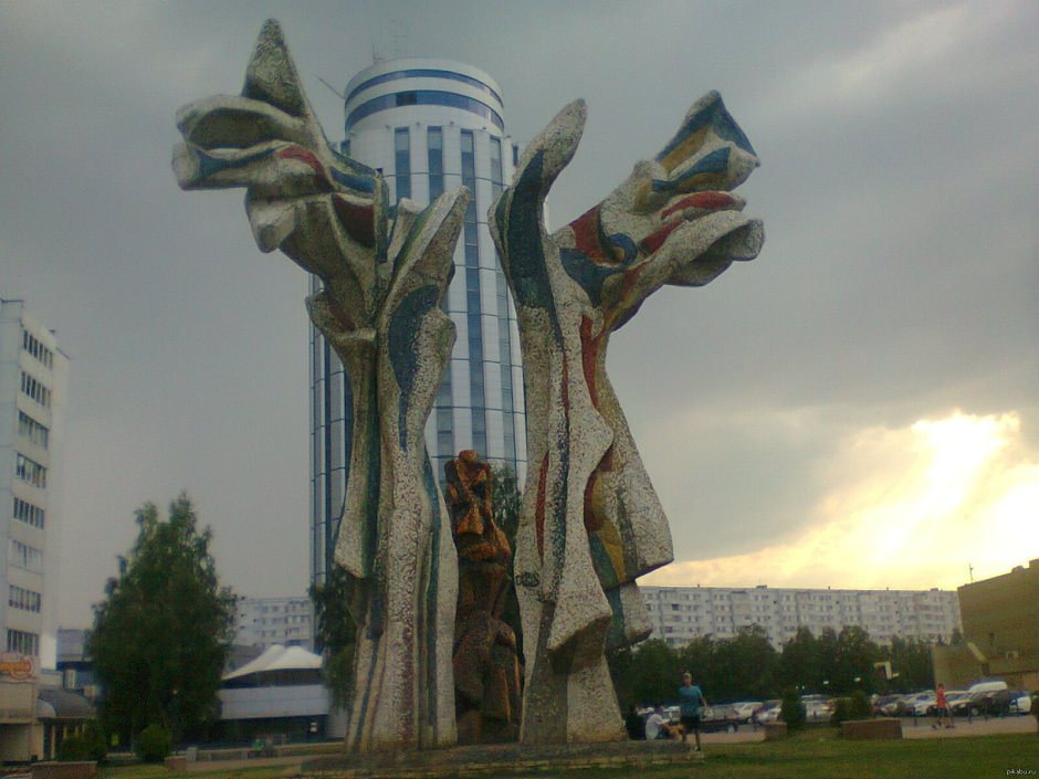 Скульптуры Ильдара Ханова в Набережных Челнах