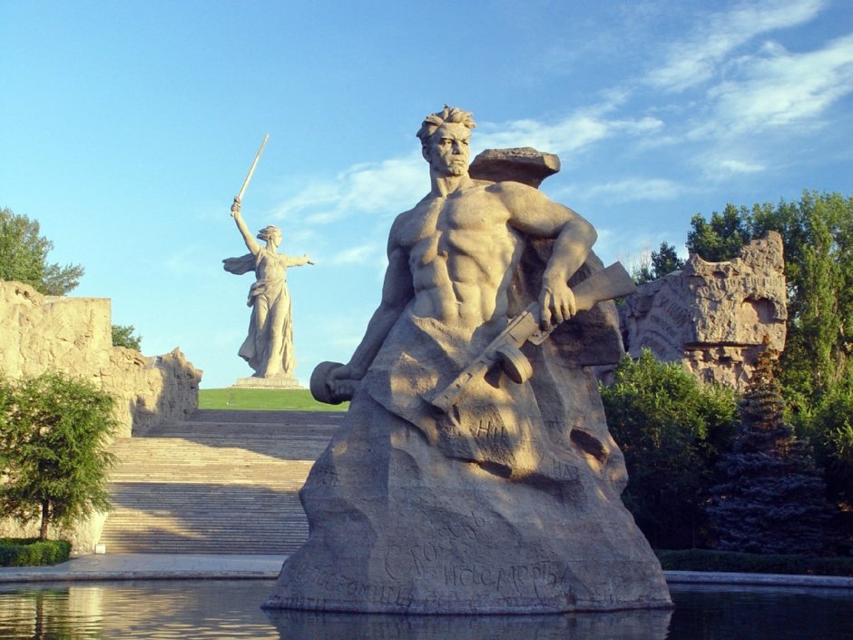 Скульптурные памятники России