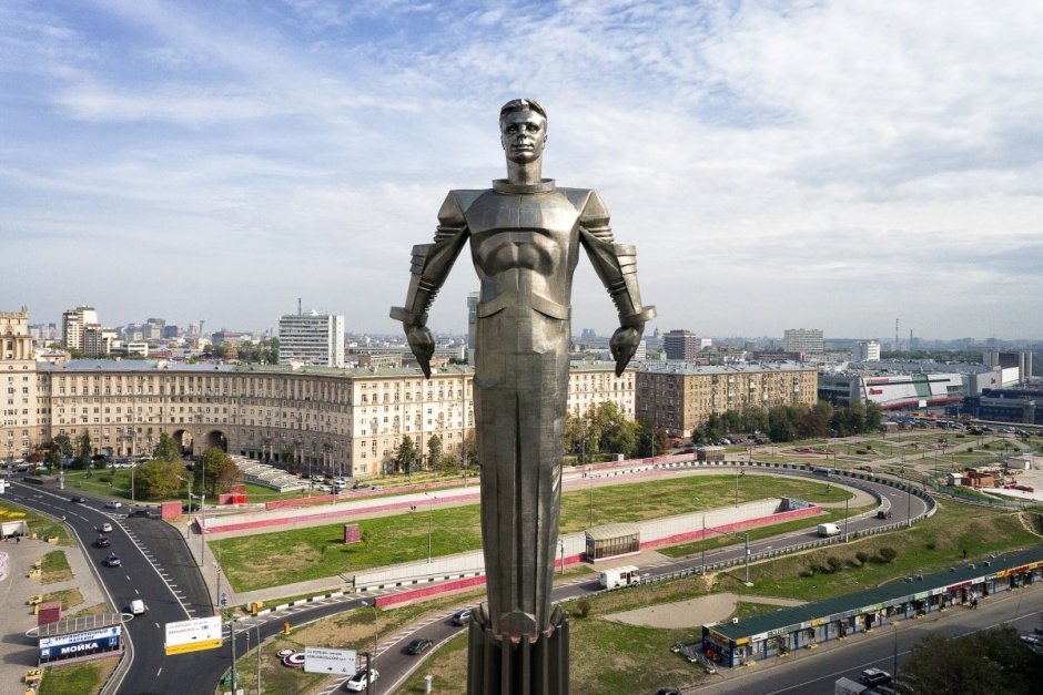 Ленинский проспект памятник Гагарину
