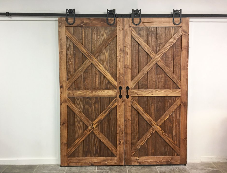 Деревянная амбарная дверь