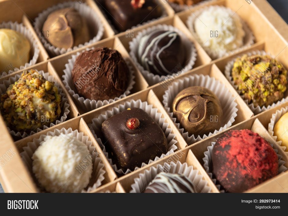 Белая коробка для конфет Chocolate Handmade Sweets