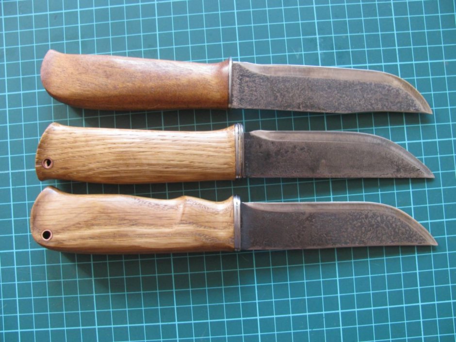 Нож с коротким клинком из мехпилы