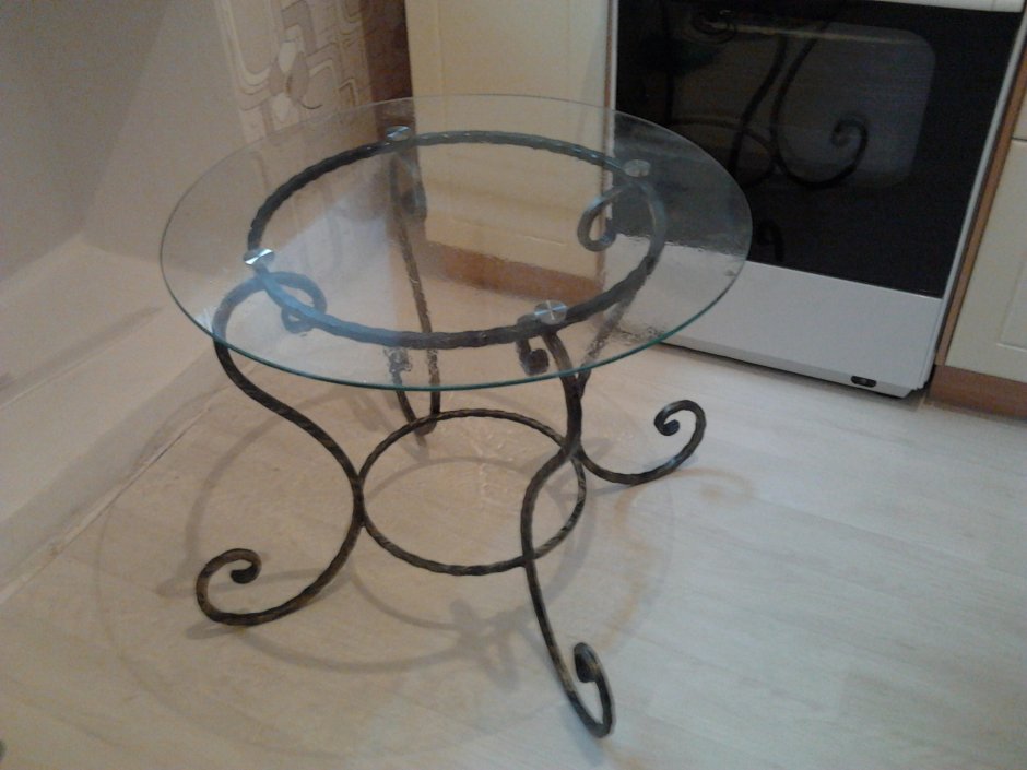 Кованый круглый кофейный столик