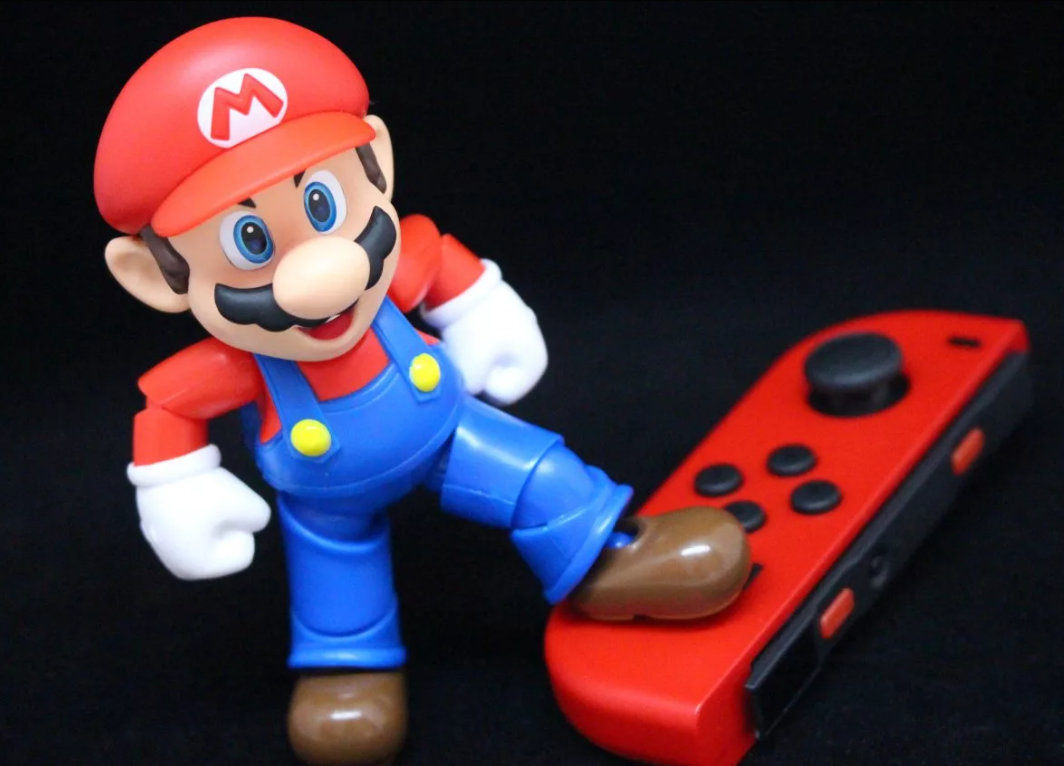 Марио персонаж игры фото. Герои Марио Нинтендо. Игрушки супер Марио. Марио игрушка электронная. Фигурки супер Марио.