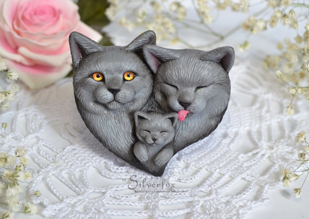 Можно коту соленое. Фигурки кошек из полимерной глины. Кот полимерная глина. Котик из полимерной глины. Полимерная глина котенок.